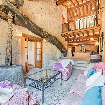 Villa Historic With Mountain Views, Mallorca Pollença