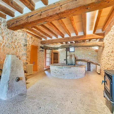 Historic With Mountain Views, Mallorca Villa Pollença
